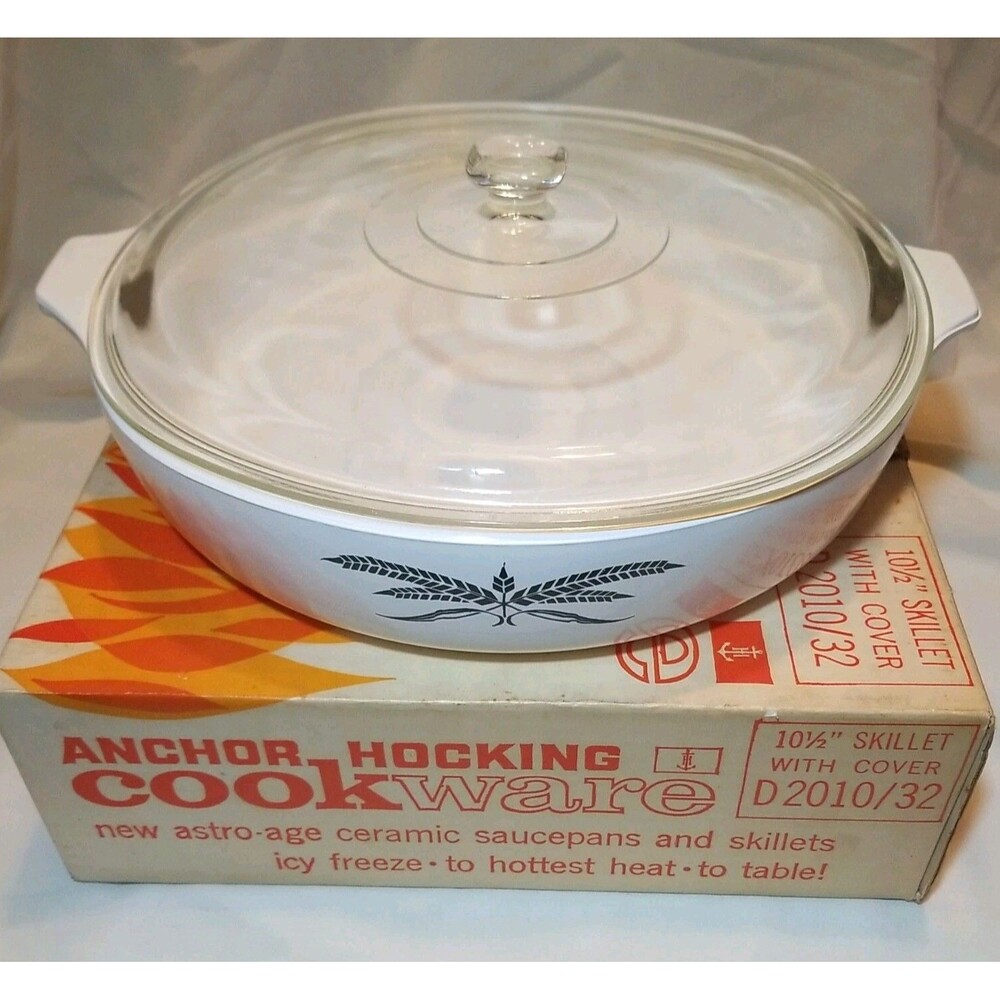Vintage Anchor Hocking Cookware Black Wheat 10.5 in skillet with cover
